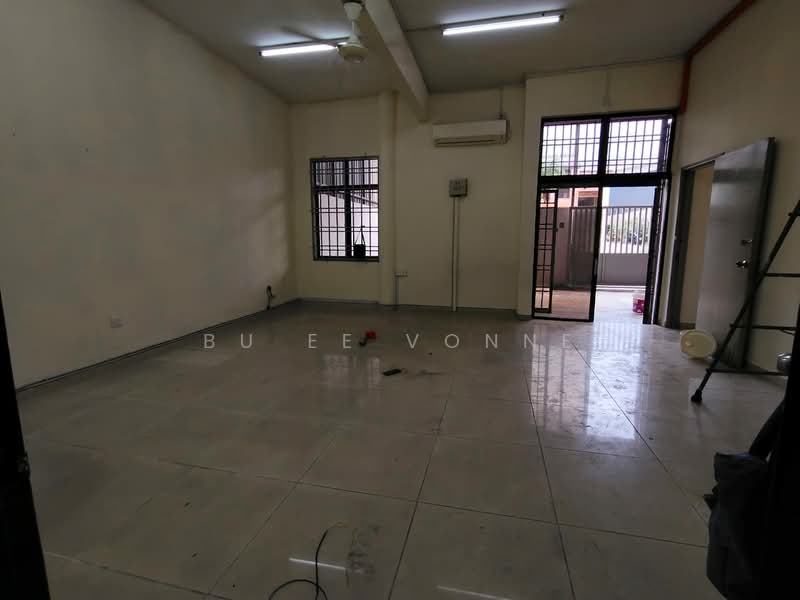 Factory for Rent in Taman Tan Sri Yaacob (Johor Bahru) - Bu Ee Vonne - Living Room - PropertyGuru.com.my