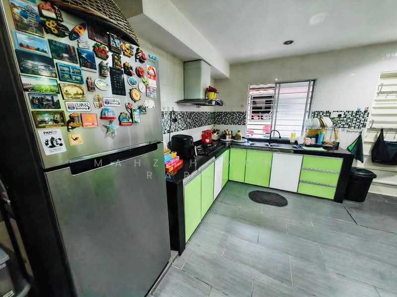 1-storey Terraced House for Sale in Bandar Kinrara (Selangor) - Mahzah Mohd Rapiee - Kitchen - PropertyGuru.com.my