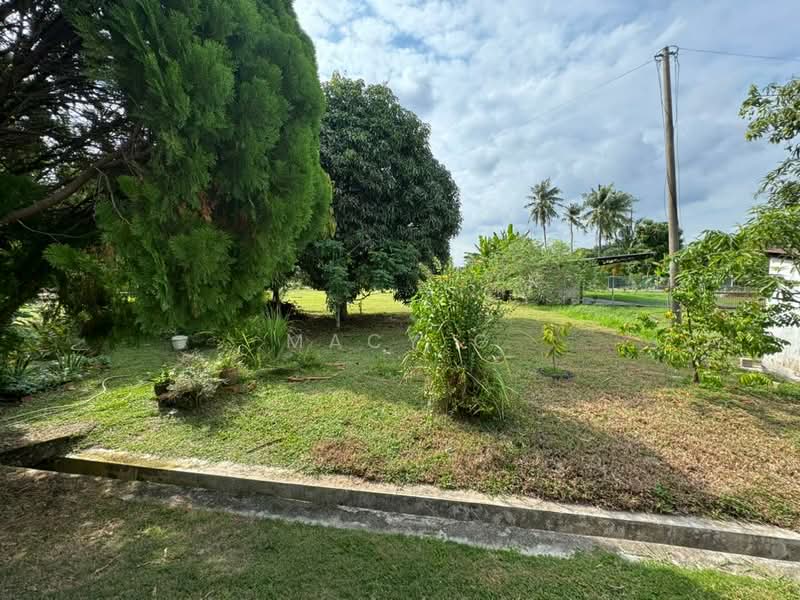 2-storey Terraced House for Sale in Taman Cergas (Batu Berendam) - Macy G - Garden - PropertyGuru.com.my