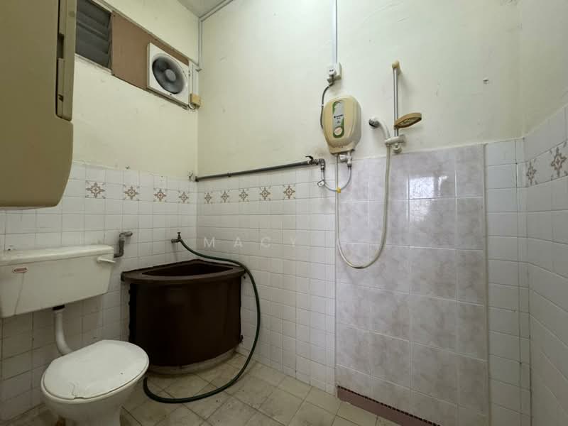 2-storey Terraced House for Sale in Taman Cergas (Batu Berendam) - Macy G - Bathroom - PropertyGuru.com.my