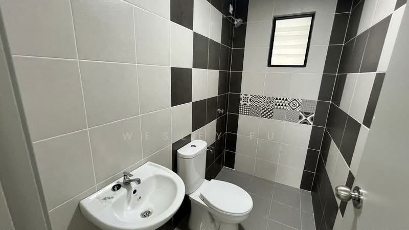 Servis Apartment untuk Disewa di Residensi Emas - Wesley Fu - Bathroom - PropertyGuru.com.my