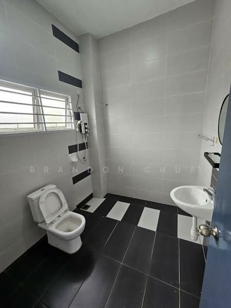 Cluster House for Sale in Gelang Patah (Johor) - Brandon Chua - Bathroom - PropertyGuru.com.my