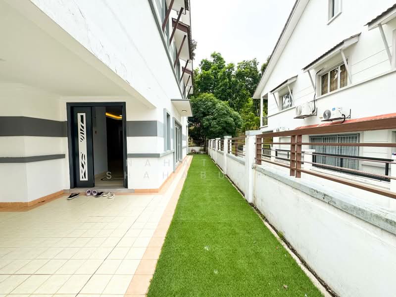 2-storey Terraced House for Sale in Denai Alam (Shah Alam) - Nahathir Shahabudin - Exterior - PropertyGuru.com.my