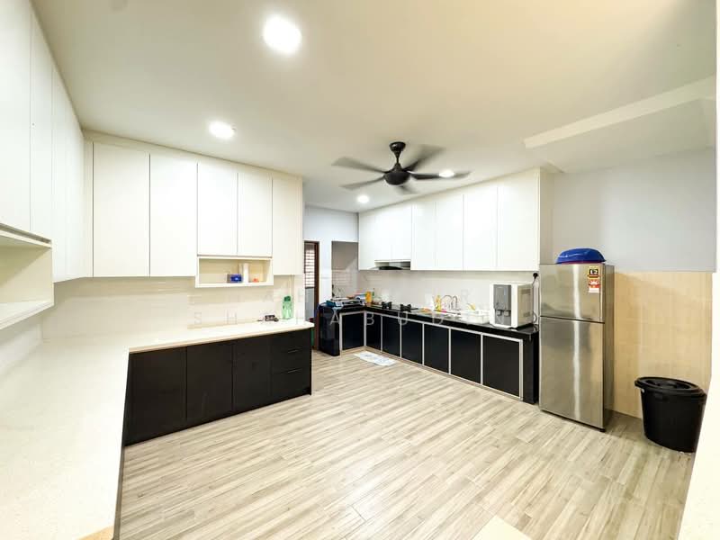 2-storey Terraced House for Sale in Denai Alam (Shah Alam) - Nahathir Shahabudin - Kitchen - PropertyGuru.com.my