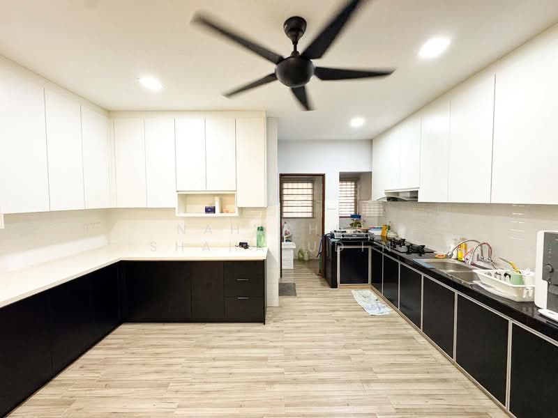 2-storey Terraced House for Sale in Denai Alam (Shah Alam) - Nahathir Shahabudin - Kitchen - PropertyGuru.com.my