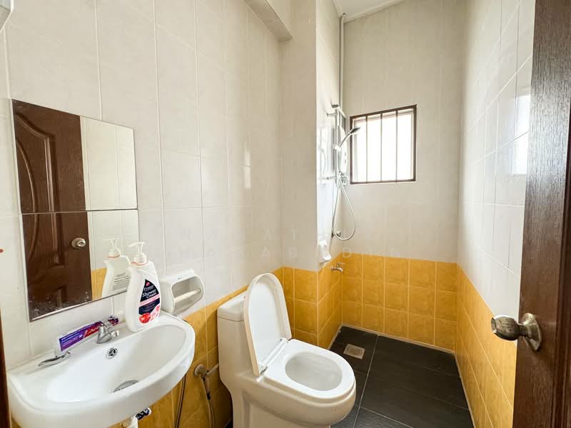 2-storey Terraced House for Sale in Denai Alam (Shah Alam) - Nahathir Shahabudin - Bathroom - PropertyGuru.com.my