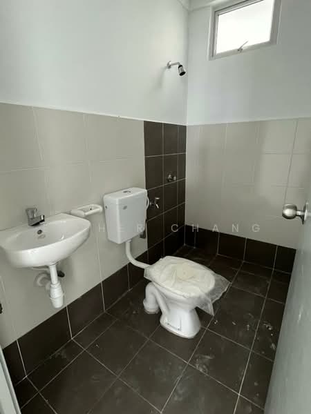 Apartment for Sale at PANGSAPURI PULAI MUTIARA 3 - Esther Chang - Bathroom - PropertyGuru.com.my