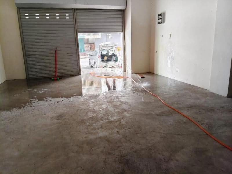 Shop for Rent in Bandar Puteri Bangi (Bangi) - Vincent Lee - Entrance - PropertyGuru.com.my