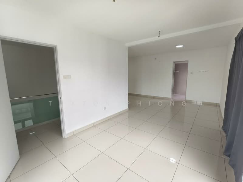 Cluster House for Sale in Skudai (Johor) - Tuxton Phiong - Living Room - PropertyGuru.com.my