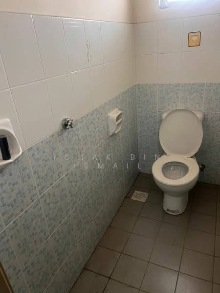 Shop / Office for Rent in Gombak (Selangor) - Ishak Bin Ismail - Bathroom - PropertyGuru.com.my