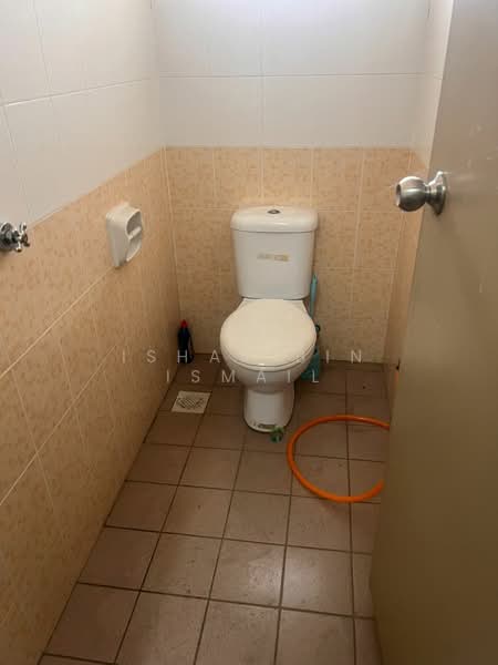 Shop / Office for Rent in Gombak (Selangor) - Ishak Bin Ismail - Bathroom - PropertyGuru.com.my