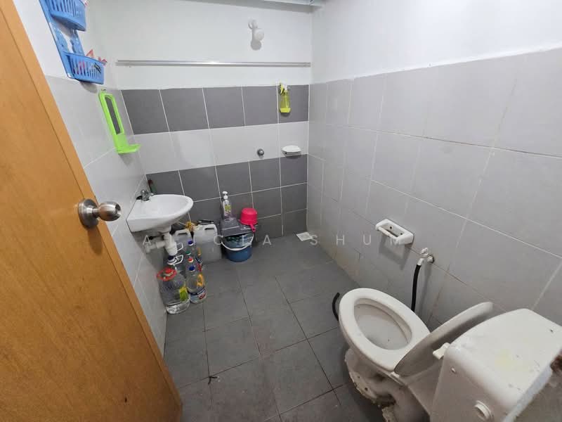 Apartment for Rent at Taman Mutiara Mas - Alicia Shum - Bathroom - PropertyGuru.com.my