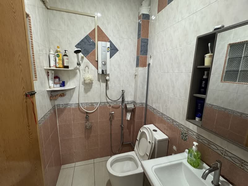 1.5-storey Terraced House for Sale in Taman Bukit Maluri (Kepong) - Desmond Kok - Bathroom - PropertyGuru.com.my