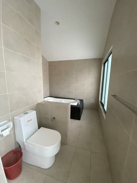 Semi-Detached House for Sale in East Ledang (Iskandar Puteri (Nusajaya)) - Kinki Teow - Bathroom - PropertyGuru.com.my