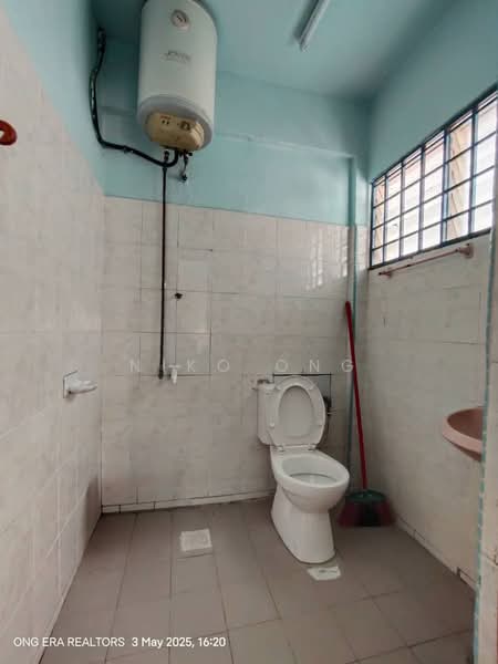2-storey Terraced House for Rent in Taman Mount Austin (Tebrau) - Niko Ong - Bathroom - PropertyGuru.com.my