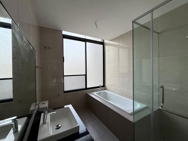2-storey Terraced House for Sale in Puteri Harbour (Iskandar Puteri (Nusajaya)) - Justin Lee - Bathroom - PropertyGuru.com.my