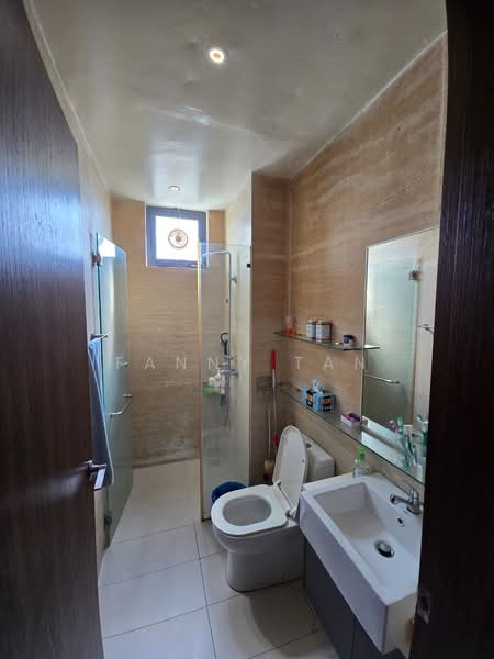 Crescent Bay Suites (Teluk Bayu) untuk Untuk Dijual - RM 498,000, Apr 2026 - Bathroom - PropertyGuru.com.my