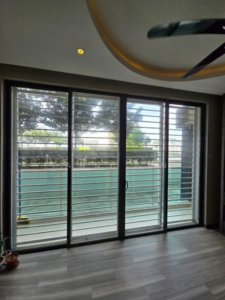 Crescent Bay Suites (Teluk Bayu) untuk Untuk Dijual - RM 498,000, Apr 2026 - Balcony - PropertyGuru.com.my