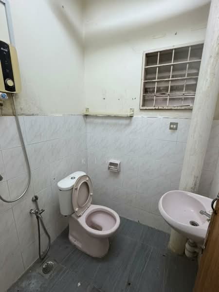 Teratai Mewah Condominium untuk Untuk Dijual - RM 310,000, Apr 2026 - Bathroom - PropertyGuru.com.my