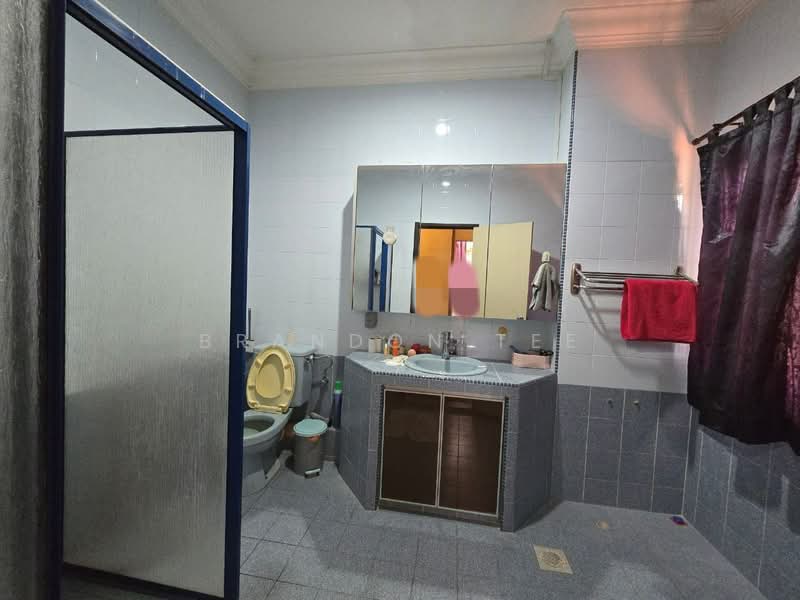 2-storey Terraced House for Sale in Taman Pelangi Indah (Ulu Tiram) - Brandon Tee - Bathroom - PropertyGuru.com.my