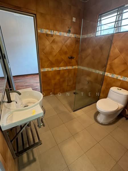 2-storey Terraced House for Sale in Taman Mutiara Rini (Skudai) - Gloson Ten - Bathroom - PropertyGuru.com.my