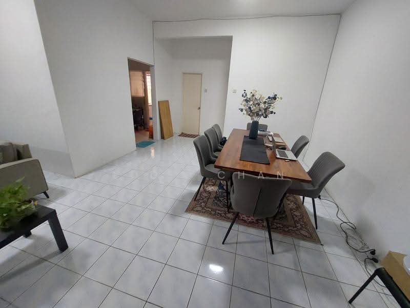 2-storey Terraced House for Sale in Ukay Perdana (Ulu Kelang) - Eddie Chan - Dining Room - PropertyGuru.com.my