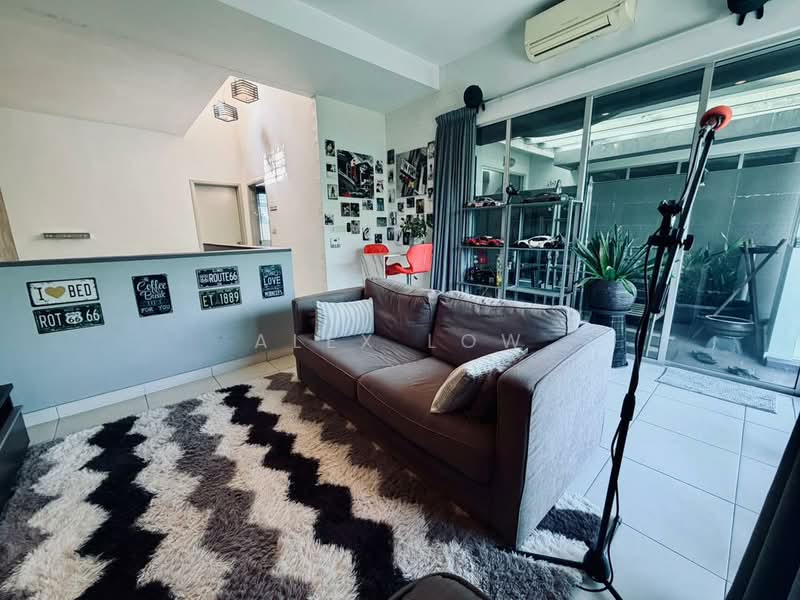 Taman Putra Prima Phase 3E untuk Untuk Dijual - RM 1,000,000, Apr 2026 - Living Room - PropertyGuru.com.my