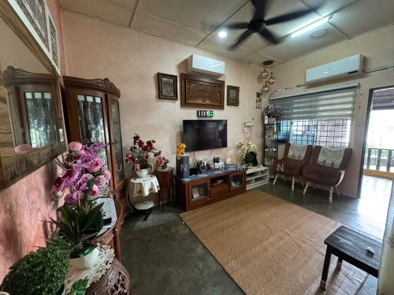 1-storey Terraced House for Sale in Taman Matahari (Kluang) - Sufi Norman - Living Room - PropertyGuru.com.my