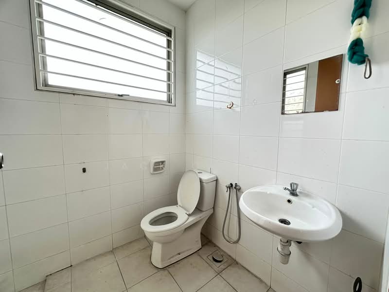 Semi-Detached House for Sale in Taman Anggun (Rawang) - Jack Cheng - Bathroom - PropertyGuru.com.my