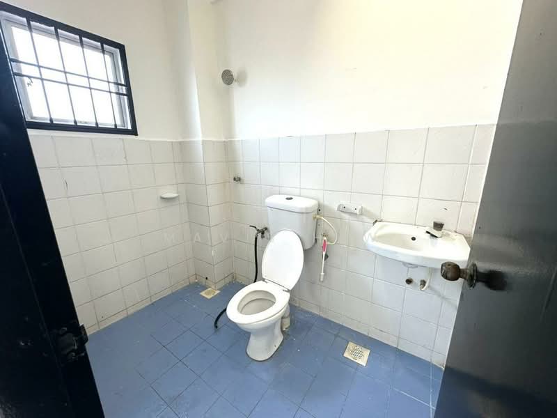 Rumah Teres 2 Tingkat untuk Disewa di Taman Putri Kulai (Kulai) - Mavis Hew - Bathroom - PropertyGuru.com.my