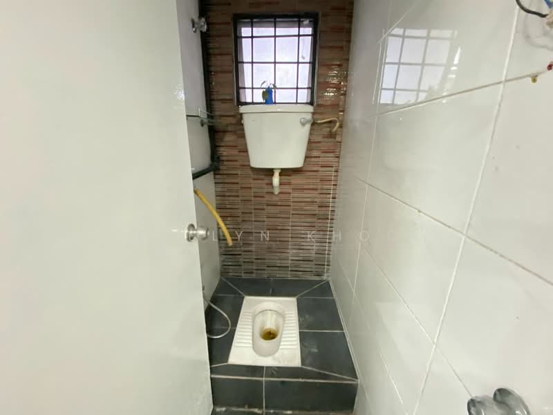 Shop for Sale in One Sierra (Selayang) - Evelyn Khoo - Toilet - PropertyGuru.com.my