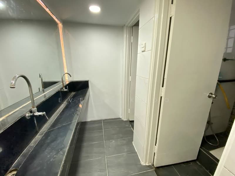 Shop for Sale in One Sierra (Selayang) - Evelyn Khoo - Bathroom - PropertyGuru.com.my