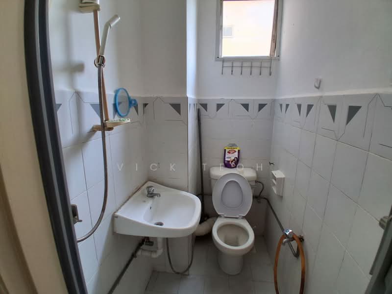 Condominium for Sale at Azuria Condominium - Vick Teoh - Bathroom - PropertyGuru.com.my