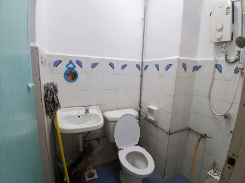 Condominium for Sale at Azuria Condominium - Vick Teoh - Bathroom - PropertyGuru.com.my