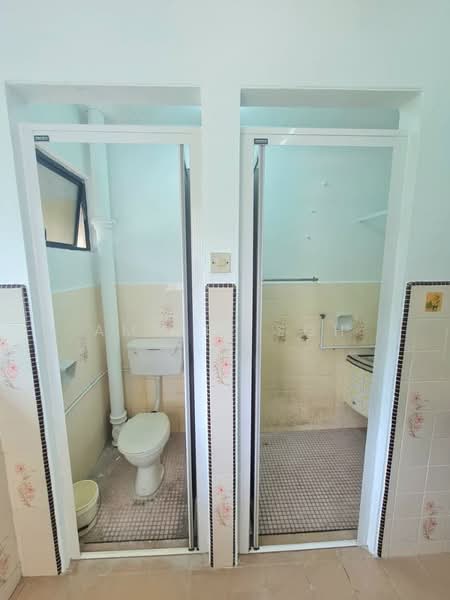 Flat for Sale at Taman Lip Sin Block 6 - Amelie Soh - Bathroom - PropertyGuru.com.my