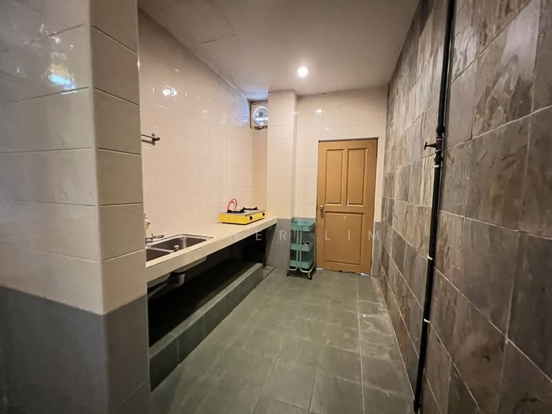 2-storey Terraced House for Sale in Seksyen 4 (Kota Damansara) - Esther Lim - Kitchen - PropertyGuru.com.my