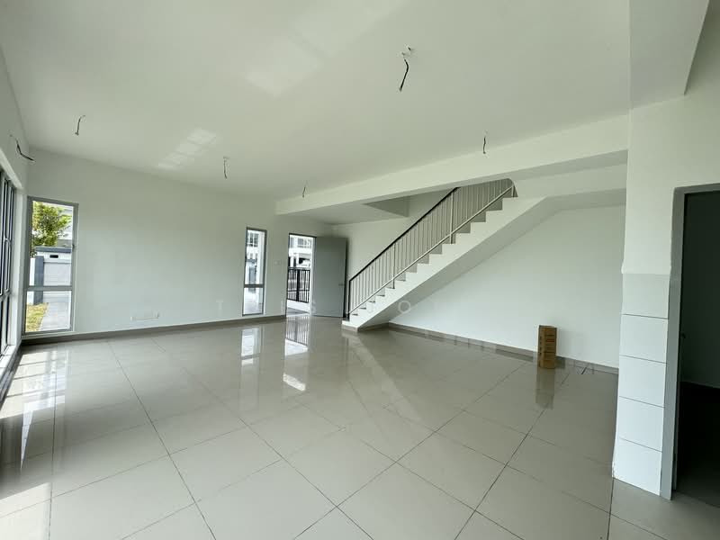 2-storey Terraced House for Sale in Amverton Hills (Sungai Buloh) - Tris Jong - Living Room - PropertyGuru.com.my