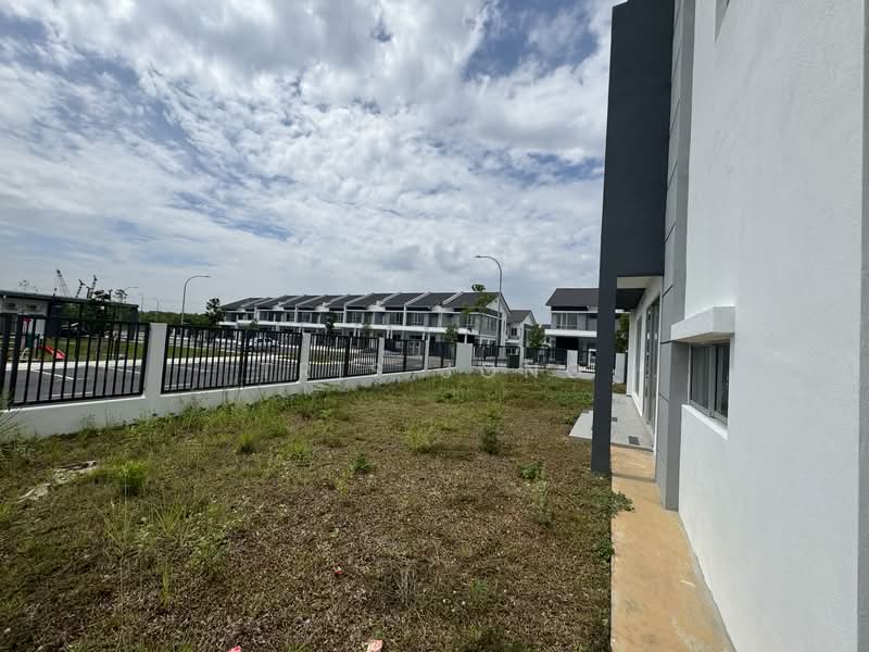 2-storey Terraced House for Sale in Amverton Hills (Sungai Buloh) - Tris Jong - PropertyGuru.com.my