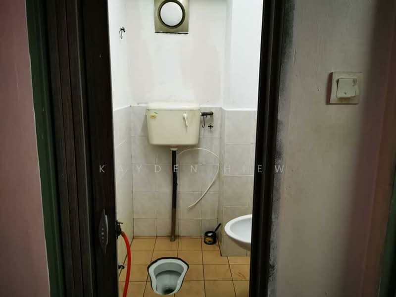 Apartment for Sale at Sri Ros Apartment - Kayden Hiew - Bathroom - PropertyGuru.com.my