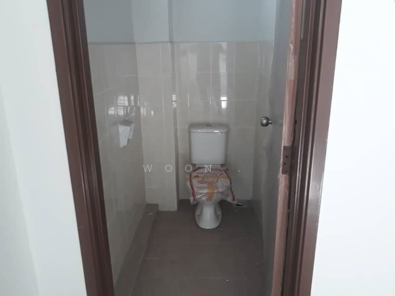Shop for Rent in Sungai Udang (Melaka) - Woon . - Bathroom - PropertyGuru.com.my