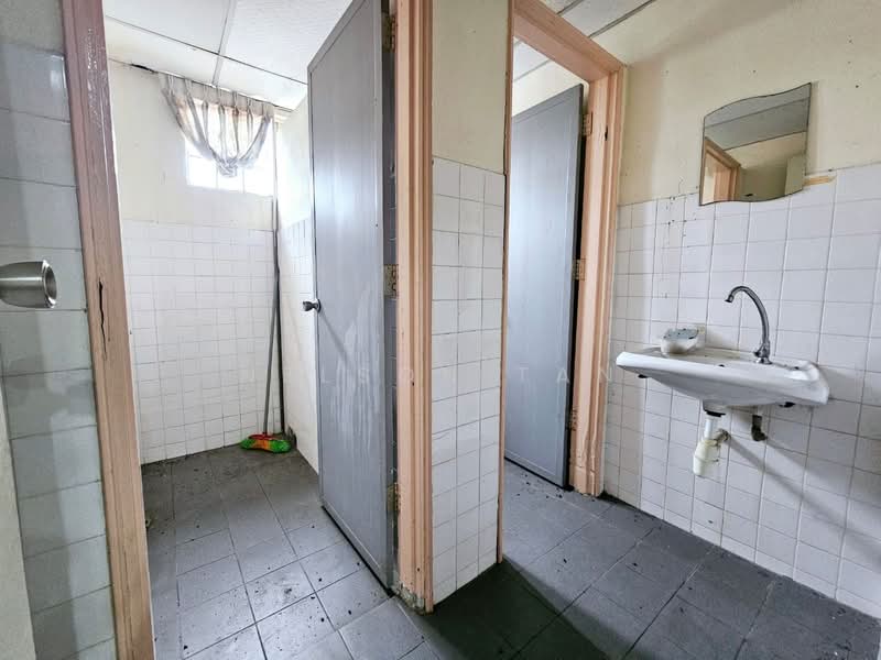 Factory for Sale in Taman Desa Idaman (Senai) - Nelson Tan - Bathroom - PropertyGuru.com.my