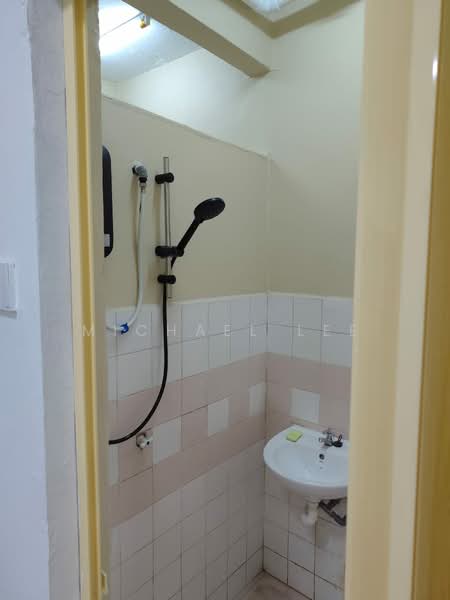 Apartment for Rent at Sri Anggerik 1 - Michael Lee - Bathroom - PropertyGuru.com.my