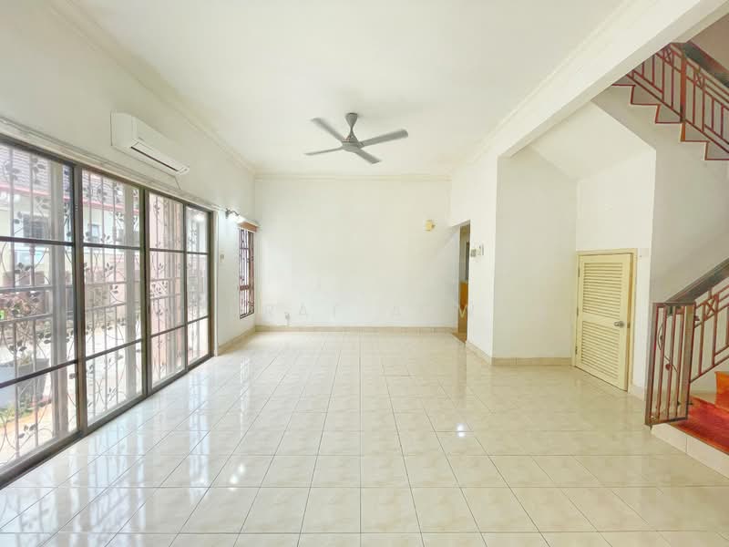 2.5-storey Terraced House for Sale in Putrajaya (Putrajaya) - Ashraf Azwan - Living Room - PropertyGuru.com.my