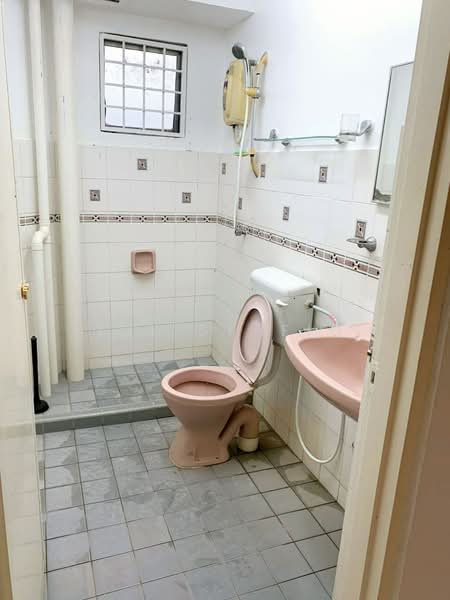 Condominium for Sale at Sri Suajaya Condominium - Zul Syafiq - Bathroom - PropertyGuru.com.my