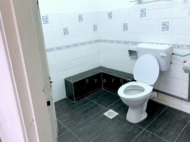 Condominium for Sale at Sri Suajaya Condominium - Zul Syafiq - Bathroom - PropertyGuru.com.my