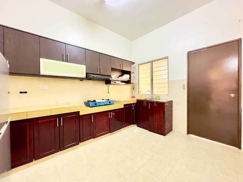 2-storey Terraced House for Sale in Desa Coalfields (Ijok) - Tasya Ruslan - Kitchen - PropertyGuru.com.my