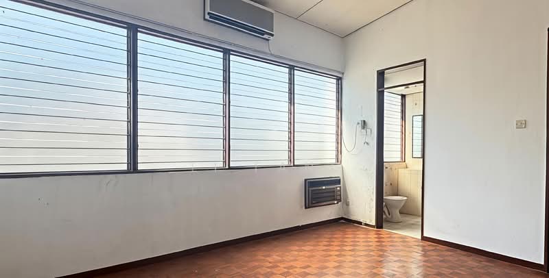 Semi-Detached House for Sale in Island Glades (Jelutong) - Li Fang - Bathroom - PropertyGuru.com.my