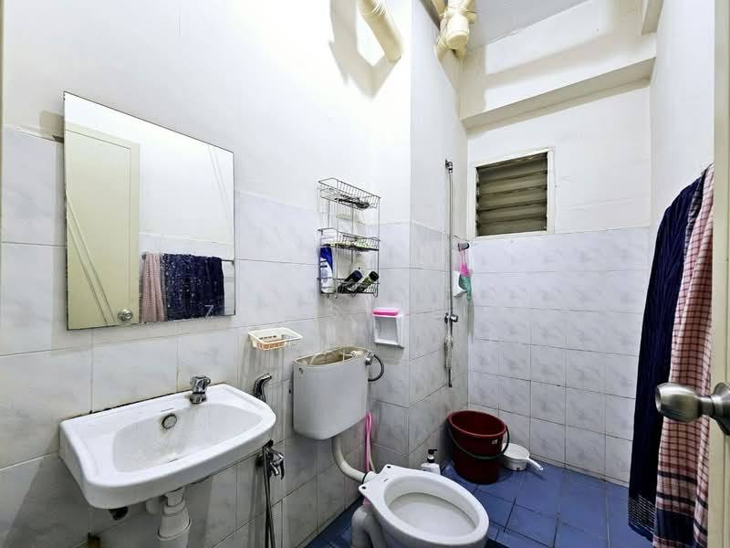 Apartment for Sale at Pangsapuri Mawar - Zul Syafiq - Bathroom - PropertyGuru.com.my