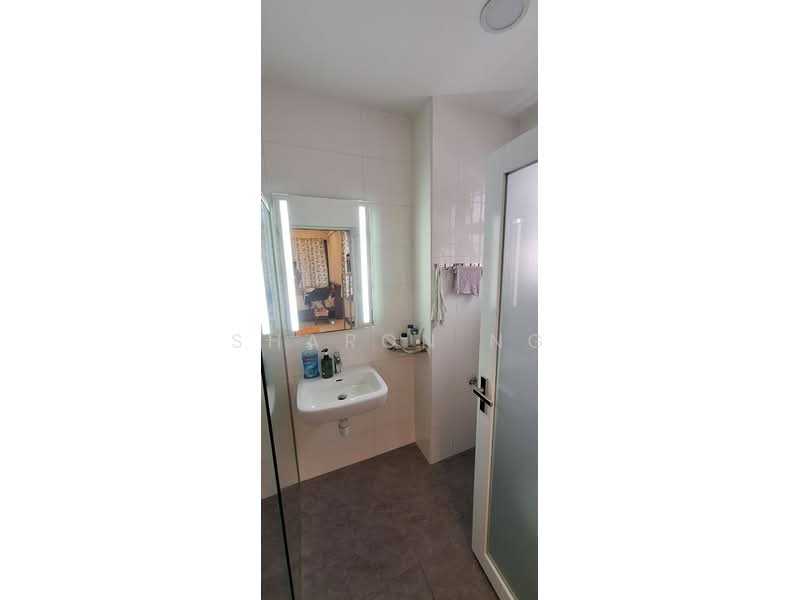 Semi-Detached House for Sale in Taman Pelangi (Johor Bahru) - Sharon Ng - Bathroom - PropertyGuru.com.my