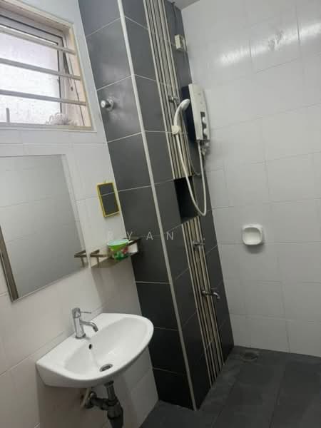 Alam Nusantara untuk Untuk Disewa - RM 2,700 /bulan, Apr 2026 - Bathroom - PropertyGuru.com.my